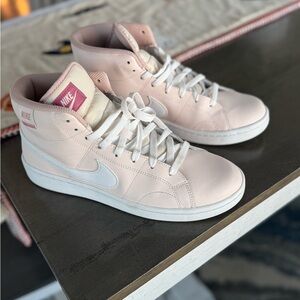 Nike Court Royale 2 Mid Sneakers Women